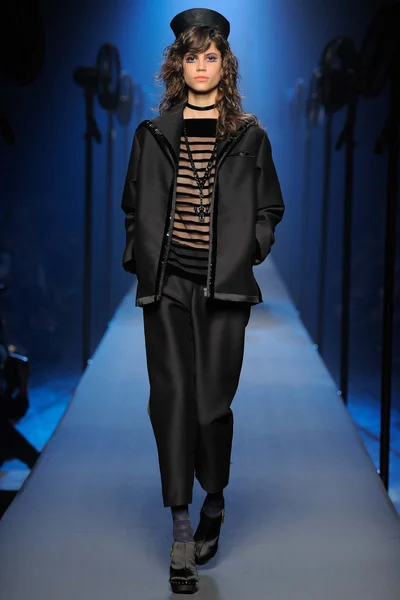 Look 25